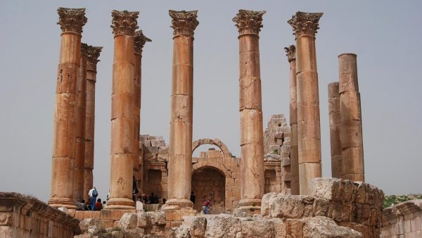 546ColumnsOfFacadeTempleOfArtemisApseInRearJerash – 1920x1080