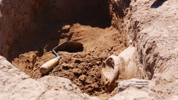 PID000126_Israel_Khirbet-Summeily_Year_Month_Excavation-of-in-Situ-Vessel-with-Trowl