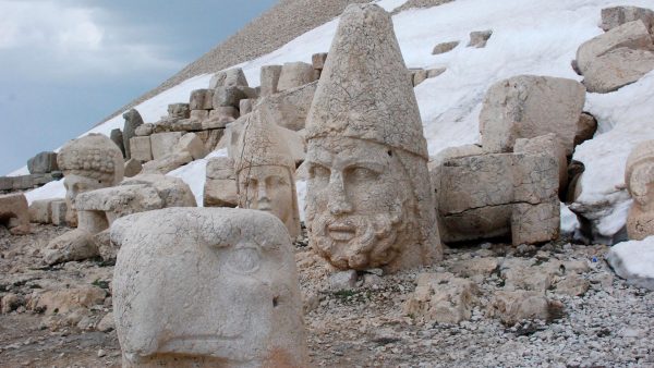 PID000149_Turkey_Nemrut-Dag_2013_05_Statue-Heads-at-Hierotheseion-of-King-Antiochos-I-of-Commagene