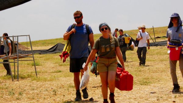 PID000159_Israel_Legio_2019_06_Workers-Packing-Up-for-the-Day