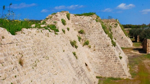 PID000169_Israel_Ceasarea_2018_03_Crusader-Wall-and-Moat