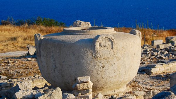 PID000147_Cyprus_Amathus_2018_06_In-Situ-Copy-Stone-Vessel-from-Temple-of-Aphrodite-on-Acropolis