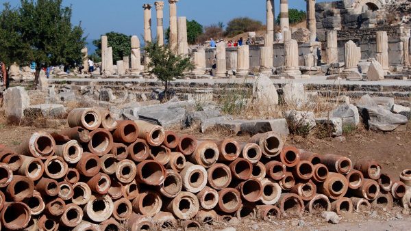 PID000181_Turkey_Ephesus_2010_09_Pipes-Used-for-Bringing-Drinking-Water-from-Aquaduct