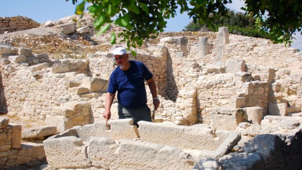 PID000183_Cyprus_Kourion_2018_06_CAARI-Trustee-Tom-Davis-at-the-Earthquake-House