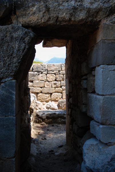 pid000223_Greece_Crete_Ayia-Triada_2018_07_Passageway