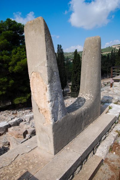 pid000227_Greece_Crete_Knossos_2018_07_Horn-of-Consecration