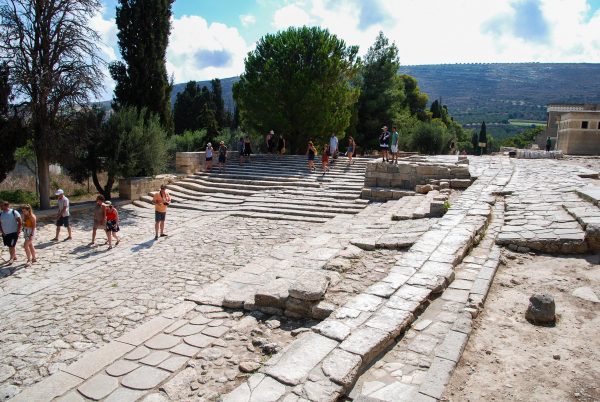 pid000231_Greece_Crete_Knossos_2018_07_Theater-and-North-Entrance