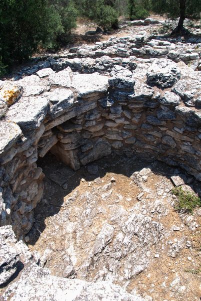 pid000243_Greece_Crete_Phourni_2018_07_Caved-in-Tholos