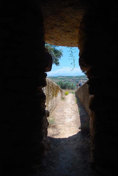 pid000245_Greece_Crete_Phourni_2018_07_Tholos-From-Inside