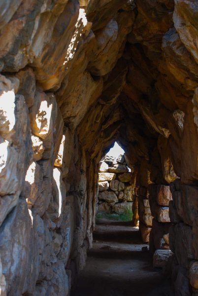 pid000260_Greece_Tiryns_2018_07_Masonry-Tunnel