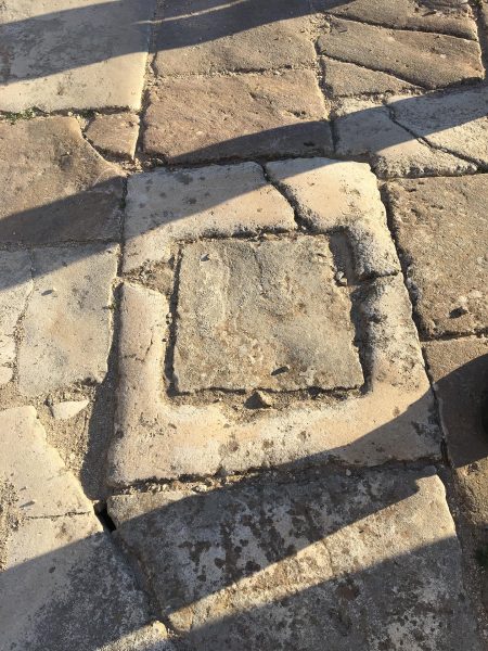 pid000267_Tunisia_Dougga_2019_10_Sewer-cover-at-Dougga