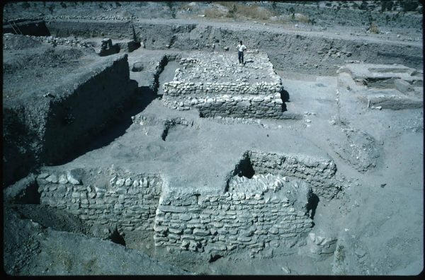 pid000270_Turkey_Hacinebi_1996_area-A-chalcolithic-platform-&-terrace