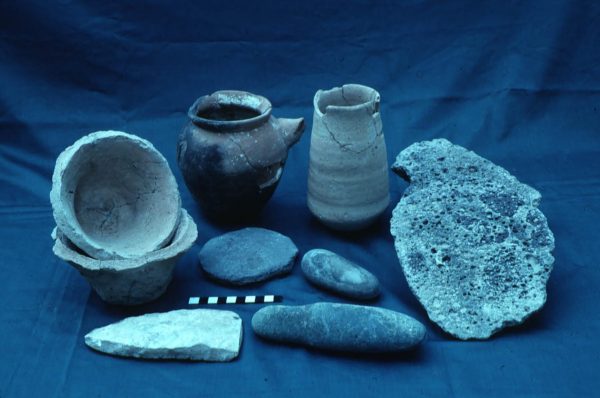 pid000275_Turkey_Hacinebi_1997_Uruk-ceramics-chipped-stone-ground
