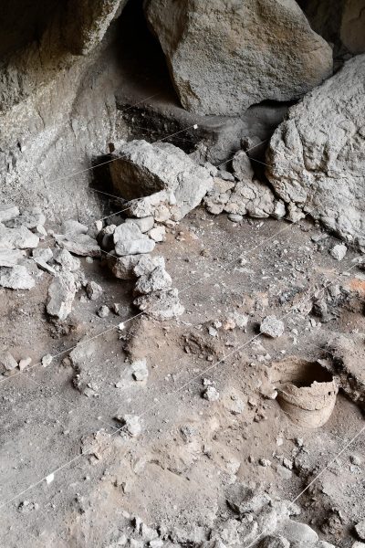 pid000305_Armenia_Areni-Cave_2019_05_Entrance-of-Areni-Cave-05