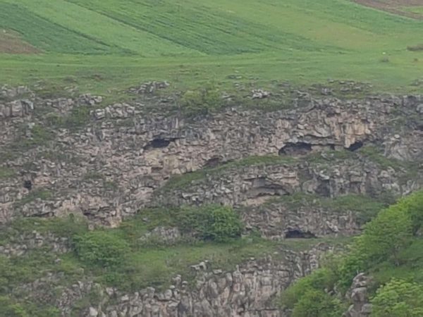 pid000326_Georgia_Dmanisi_2017_05_Caves-Around-Dmanisi