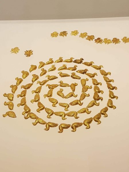 pid000333_Georgia_Vani_2017_05_Gold-Garment-Decorations