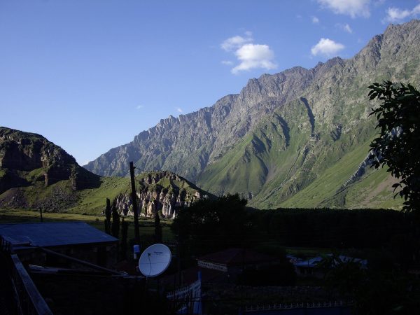 pid000365_Georgia_Kazbegi_2007_08_View-of-Greater-Caucasus-03