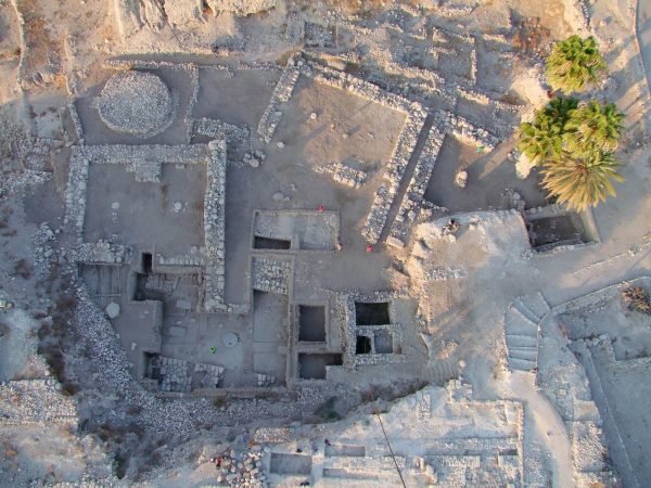 pid000470_Israel_Megiddo_2008_07_Aerial-of-Temples
