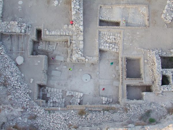 pid000471_Israel_Megiddo_2008_07_Aerial-of-Great-Temple
