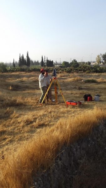 pid000551_Tel-Erani_Israel_2013_08_Archaeologist-Surveying-Site