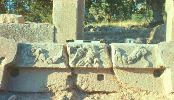 pid000501_Gush-Ḥalav_Israel_1977_06_Synagogue-Lintel