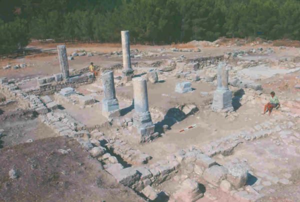 pid000516_Nabratein_Israel_1980_07_Overview-of-Ancient-Synagogue