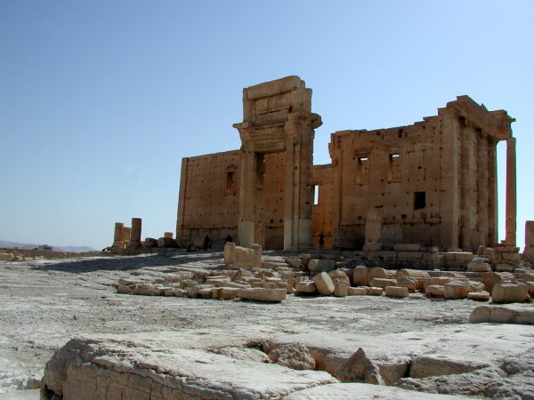 pid000562_Palmyra_Syria_2001_08_Front-of-the-Baal-Temple