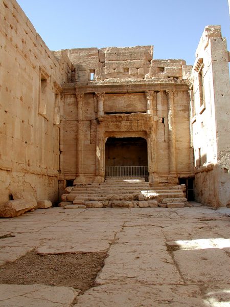 pid000567_Palmyra_Syria_2001_08_Entrance-to-Baal-Temple