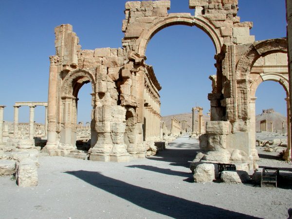 pid000575_Palmyra_Syria_2001_08_The-Monumental-Arch-2