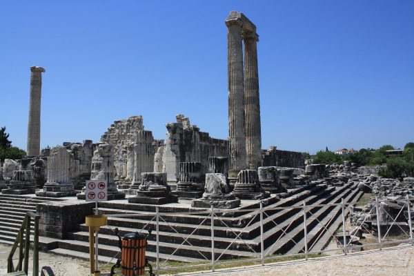pid000584_Turkey_Didyma_06_2012_Apollo-Temple-Corner