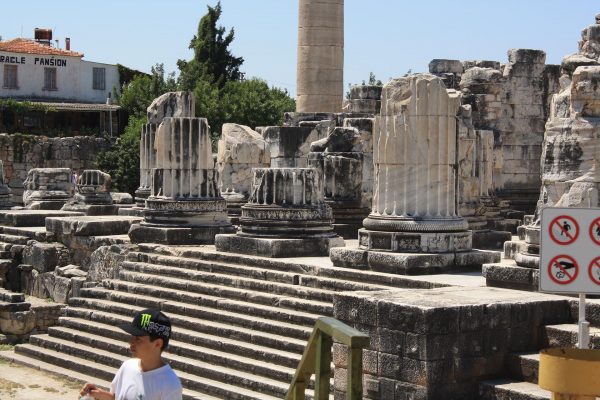 pid000585_Turkey_Didyma_06_2012_Apollo-Temple-Front-Corner