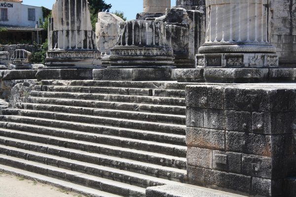 pid000586_Turkey_Didyma_06_2012_Apollo-Temple-Front-Stairs