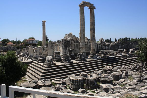 pid000587_Turkey_Didyma_06_2012_Apollo-Temple-Front-Side