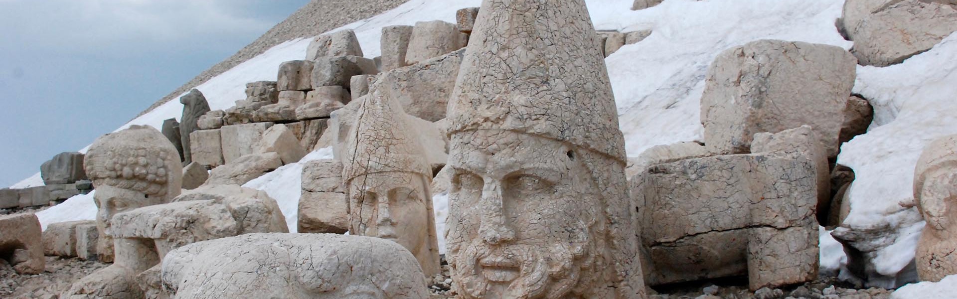 PID000149_Turkey_Nemrut-Dag_2013_05_Statue-Heads-at-Hierotheseion-of-King-Antiochos-I-of-Commagene-Banner-Page-1920x600