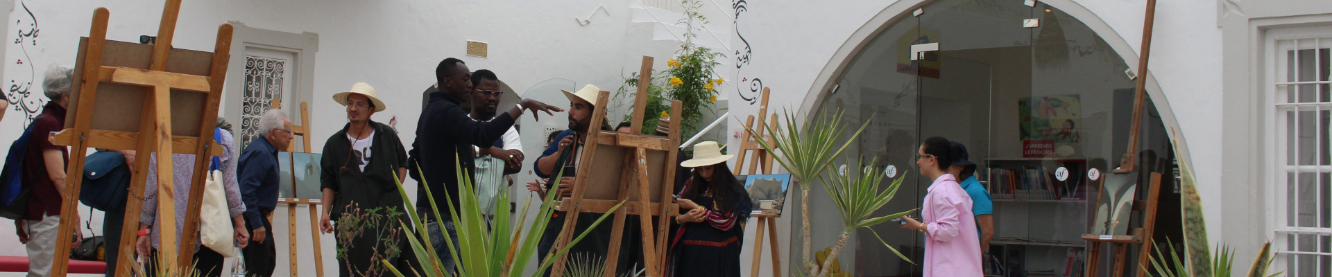 Fig. 18-The ASOR delegation visits the exhibit at the Alliance Francaise_1920x400