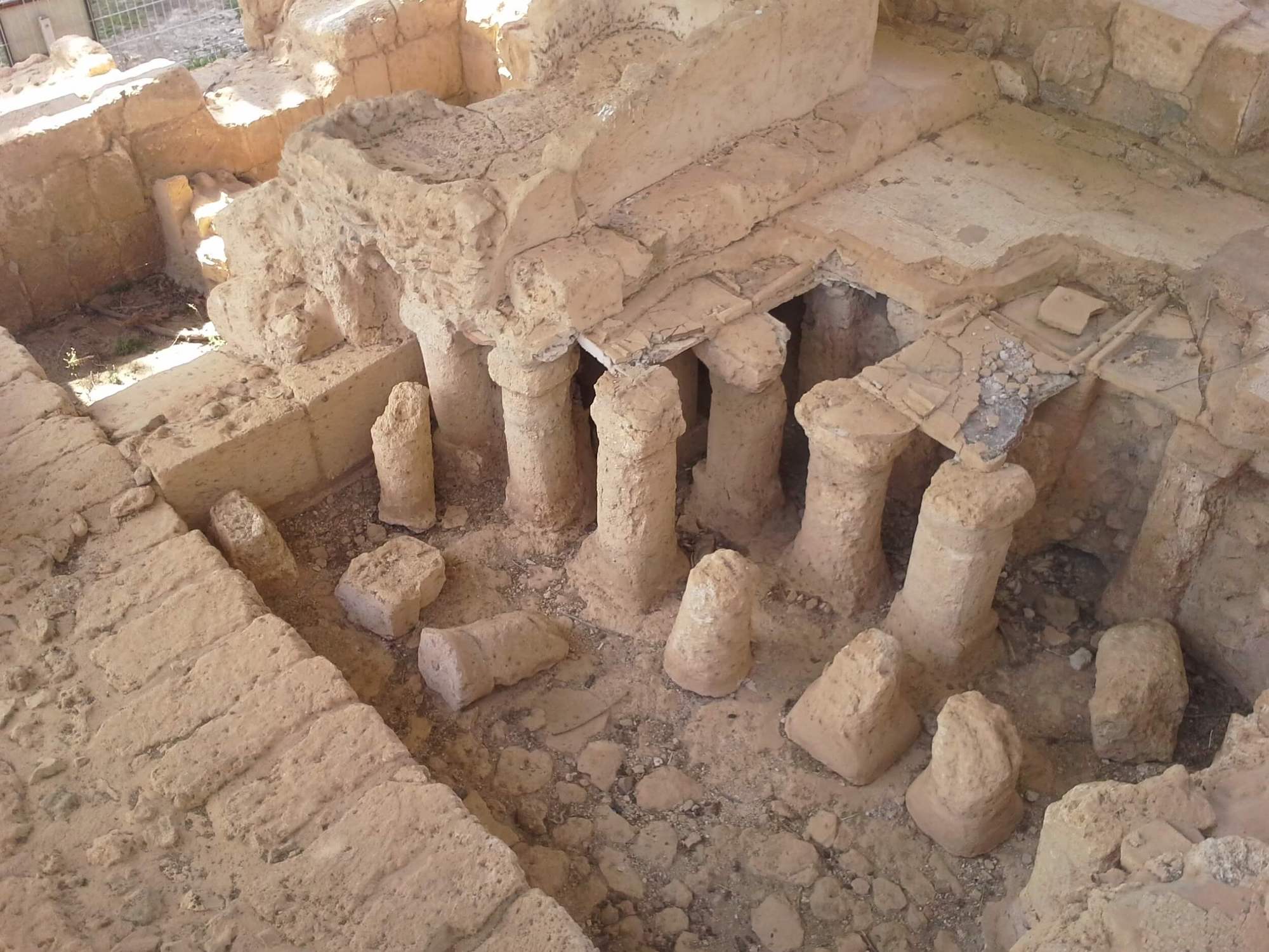 Figure 4: The caldarium (hot room) of the small baths at Ramat haNadiv. Pillars of hypocaust are made of stone, ceramic rooftiles are used to build the upper floor, and a masonry tub for hot water is preserved in part (credit: Arleta Kowalewska).