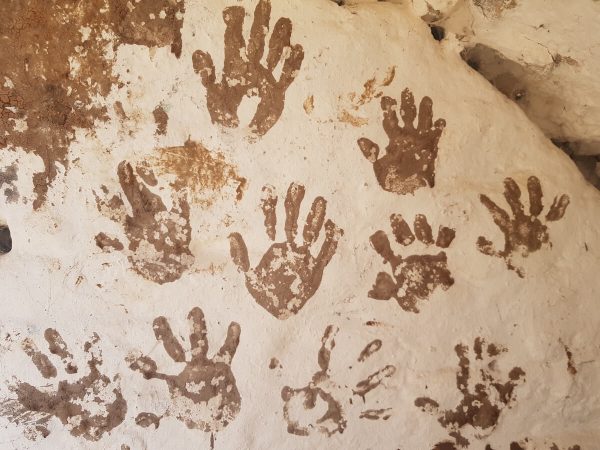 Detail of the handprints in the Oum Khoula Marabout (Photo by Sami Harize).