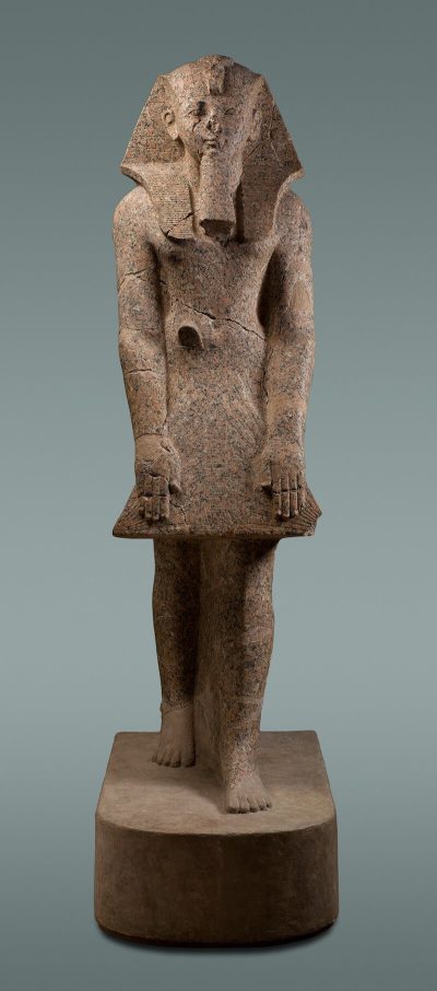 Statue of Hatshepsut from Djeser-djeseru, ca 1479–1458. 242 x 74 x 111cm. Metropolitan Museum of Art, 28.3.18.
