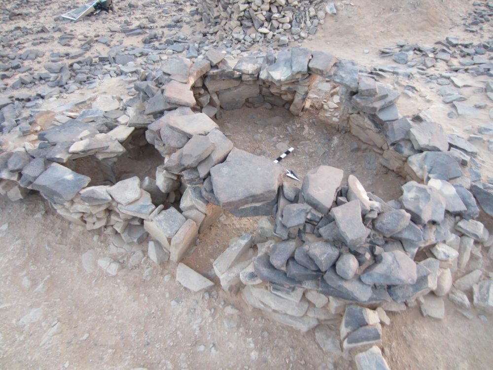 Figure 3: Neolithic house with two entrances and external storage area on the slope of Mesa 4 (Maitland’s Mesa) on Wadi al-Qattafi. Photo by Y. M. Rowan.