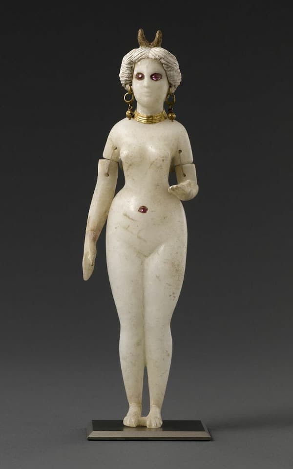 Figure 1. Nude standing female figurine, likely the goddess Ishtar-Aphrodite, with crescent crown and jointed arms (separately made and attached). From Tomb 4 at Hillah, near Babylon (Iraq). Alabaster with gold, rubies, plaster, and bitumen, c. 2nd century BCE-1st century CE. Ht 25cm. Louvre AO 20127. Photo: © 2011 RMN-Grand Palais (musée du Louvre) / Franck Raux https://collections.louvre.fr/ark:/53355/cl010144841