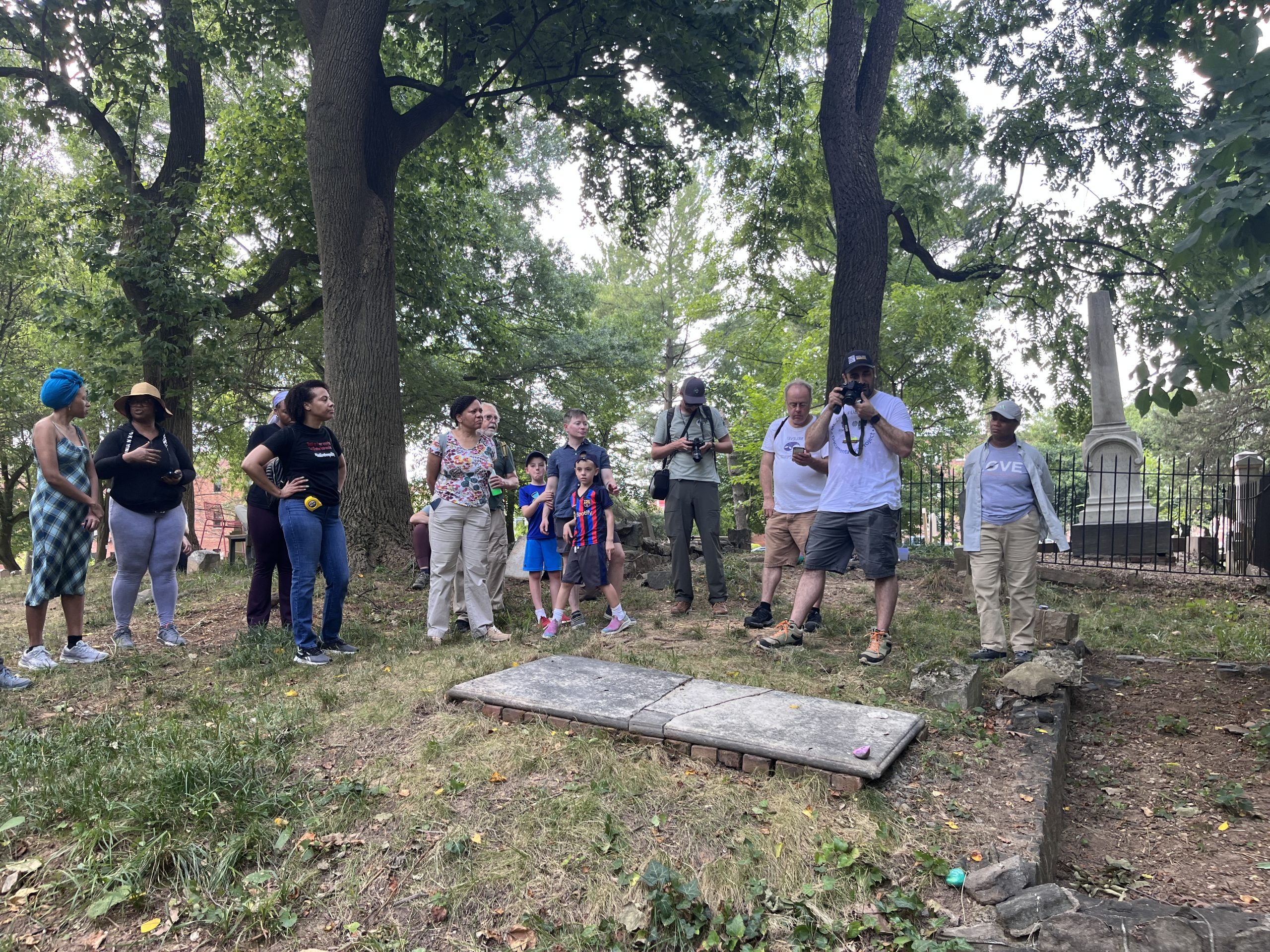 ASOR staff instruct participants on how to take photographs for photogrammetry.