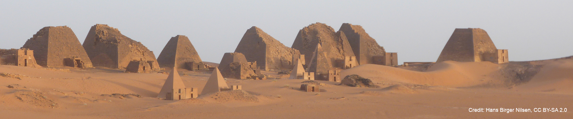 Meröe_Pyramids_Wikimedia Meröe_Pyramids_Wikimedia
