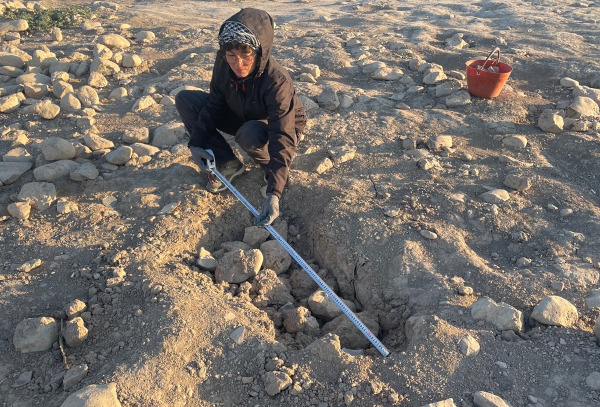 Recording a big looting pit, likely made by hand or shovel