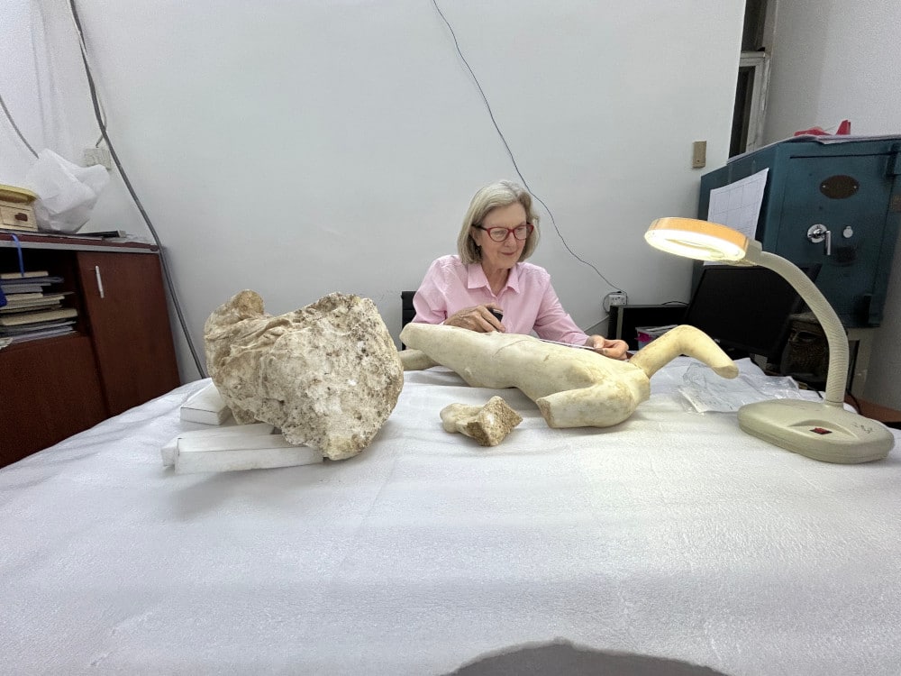 Irene Bald Romano study sculptures from Qalatga Darband in Slemani Museum October 2025.