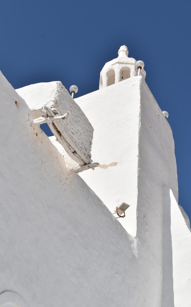 THE TAJDIT MOSQUE SHOWING THE MACHICOLATION, PART OF THE DEFENSIVE SYSTEM | صورة لجامع تاجديت وتظهر فيه السقاطة للدفاع