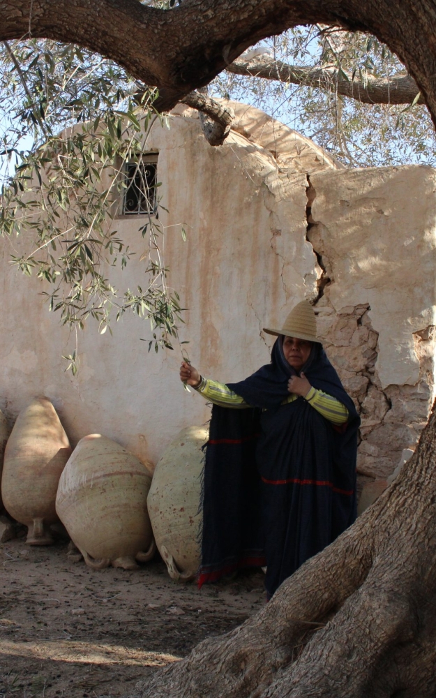 Portrait of a woman | صورة لامرأة جربية